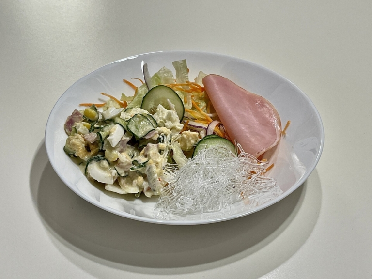jeobsi-e-issneun-mulgogi-deul-ui-nop-eun-gagdo-sigag